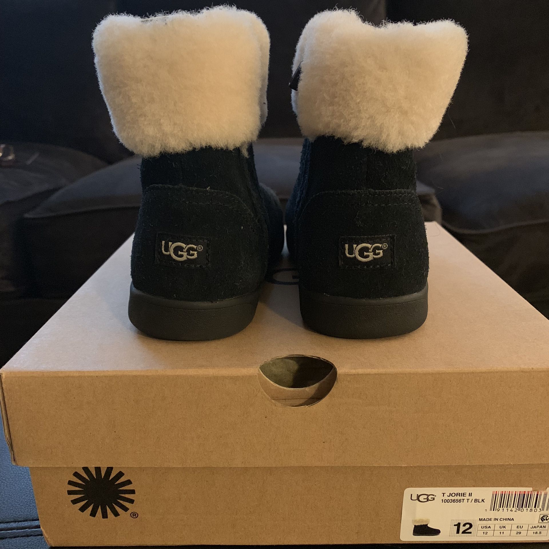 Kid’s Uggs size 12