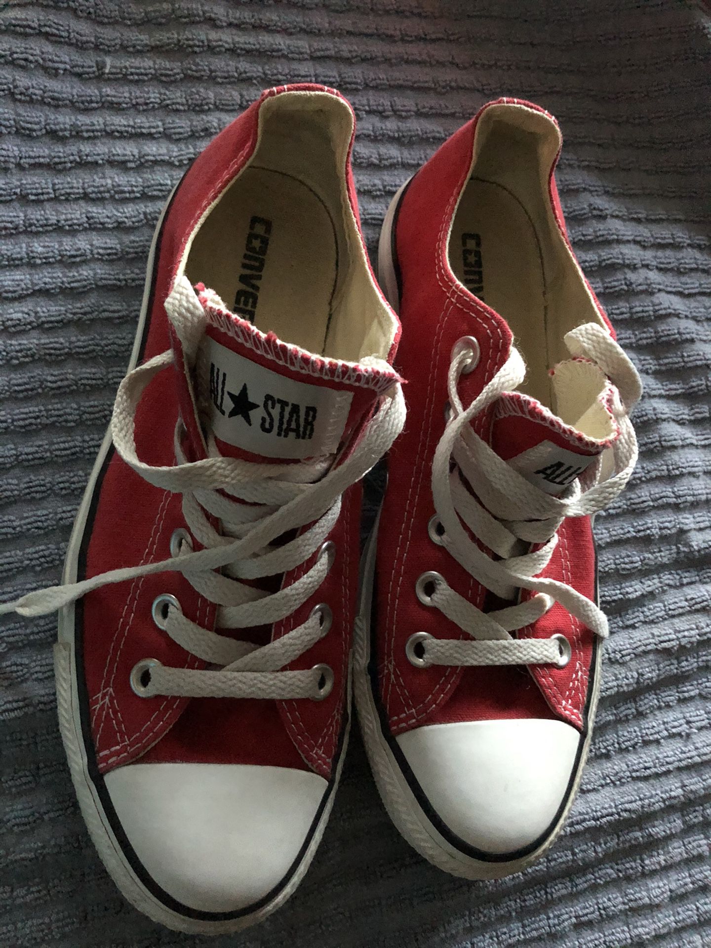 Red low top CONVERSE ALL STARS SNEAKERS TENNIS SHOES Men size 5 Women’s size 7