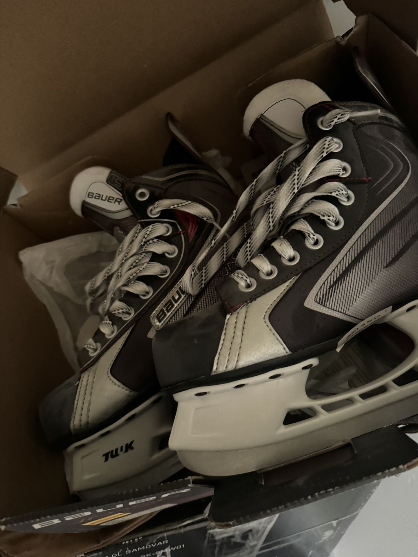 New Hockey Skates Never Worn