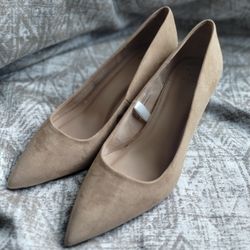 NEW Women's 10W Tan Heel 