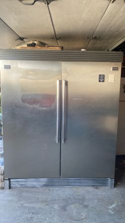 Frigidaire profecional comercial fridge