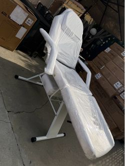 Facial/ massage table