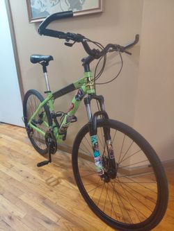TREK Men's Medium Mtn Bike - Needs Brake