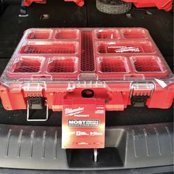 MILWAUKEE PACKOUT 11-Compartment Impact Resistant Portable Small Parts Organizer