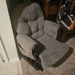 Glider Rocking Chair with Ottoman – Smooth Glide – $100