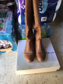 Women’s boots size 9
