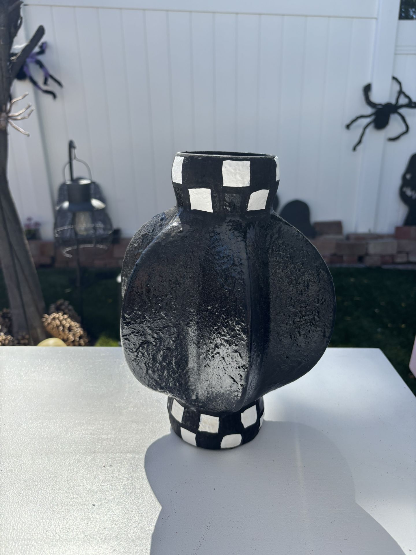 Black/white Checkered Vase