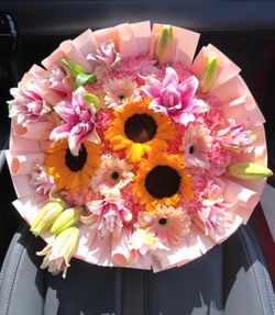 Lill mixed bouquet