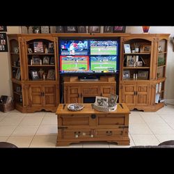 Gorgeous 7 piece Wall unit 