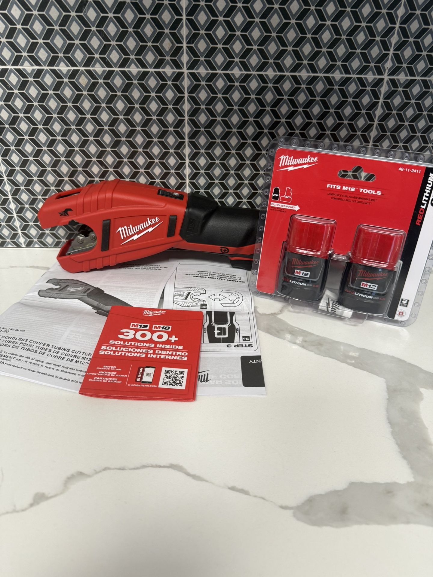Brand new M12 12V Lithium-Ion Cordless Copper Tubing Cutter plus a pack of 2 m12 batteries $220 both