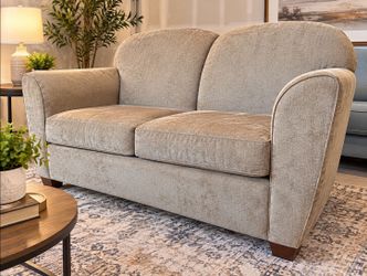 Decor & You Loveseat – Like New! 67”