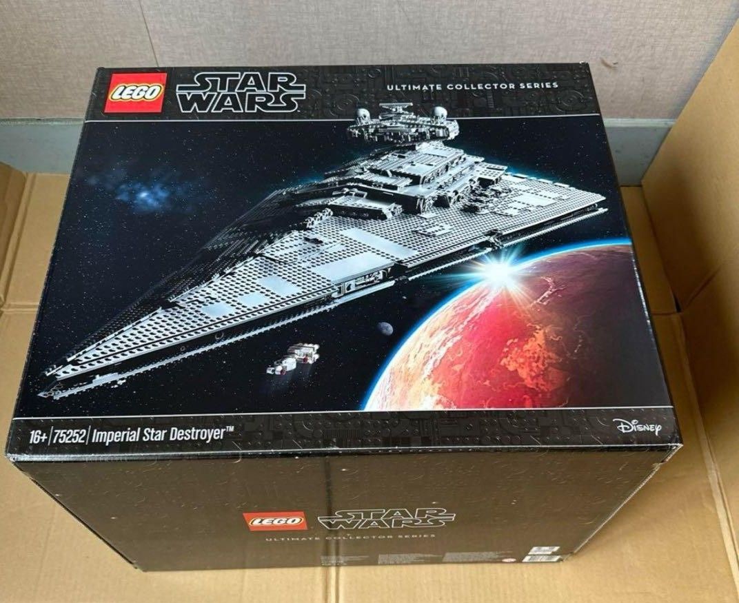 LEGO 75252 Imperial Star Destroyer Building Set Ultimate Collector's  Series