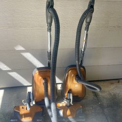 2 Vacuum Cleaners – For Parts