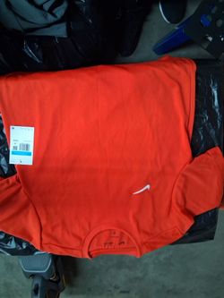 Nike Dri-FIT Shirt – For Sale 🧡