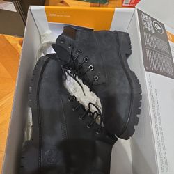 Kids Timberland BOOTS Size  5