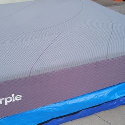 UP FOR SALE IS A BEAUTIFUL LUXURY CALIFORNIA KING PURPLE RESTORE SOFT MATTRESS 

