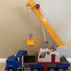 Jumbo Crane Truck DRIVEN by Battat 
