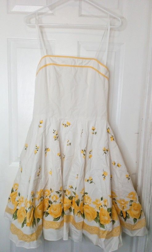 Strapless steppin out yellow flower dress