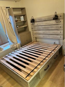 Bed Frame & 2 Nightstand Set