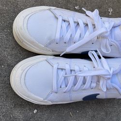 Women’s Nike Court Legacy Shoes in White Size 8