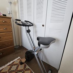 🚴 For Sale: Foldable Upright Exercise Bike – Great for Home Workouts! 🚴
