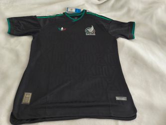 Fan version Mexico Jersey Size small/medium (shows 2xl but fits like a small/medium adult)cash only El Cajon Area