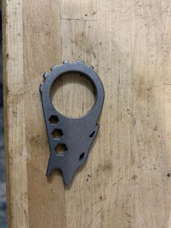 EDC wolf Howler “Knuck” bottle opener