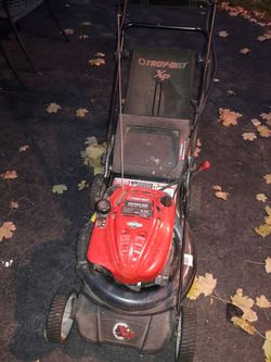 Troy-bilt 190cc 19" self propelled mower/muncher with rear bagger
