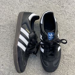 black and white adidas sambas