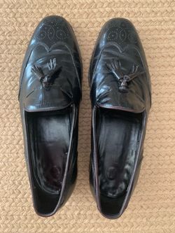 MENS FLORSHEIM BLACK LEATHER SLIP ON SHOES, SIZE 10D, TASSELS