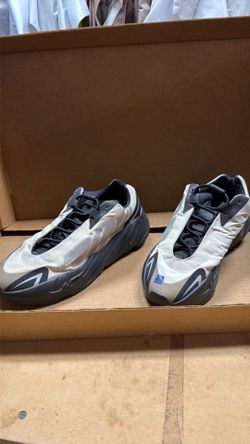 Adidas Yeezy 700 MNVN Sneakers