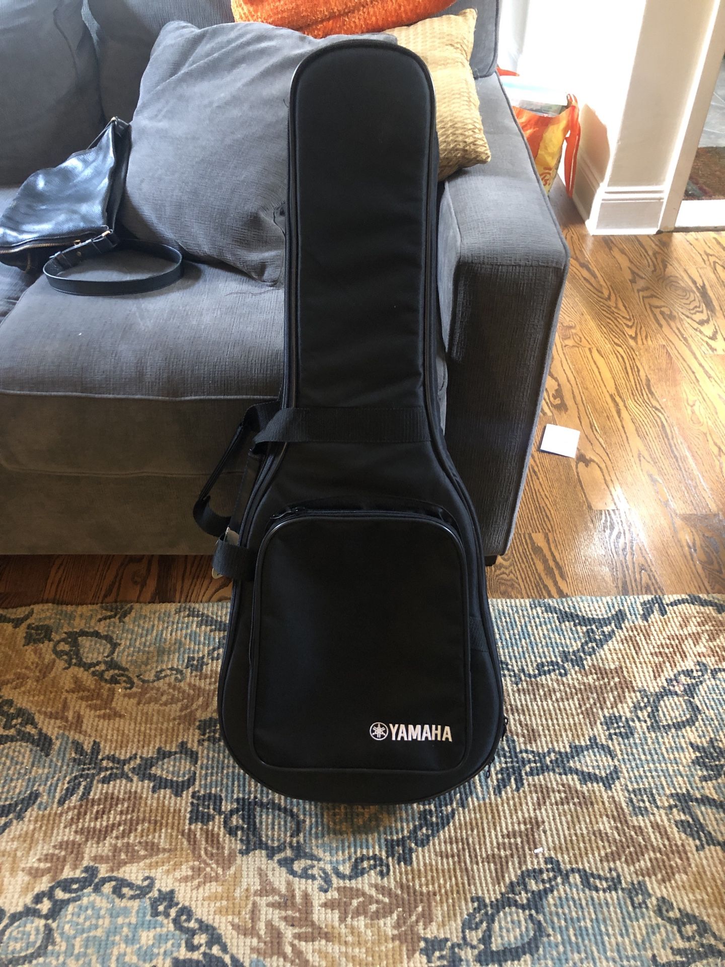 Yahmaha 1/2 guitar case