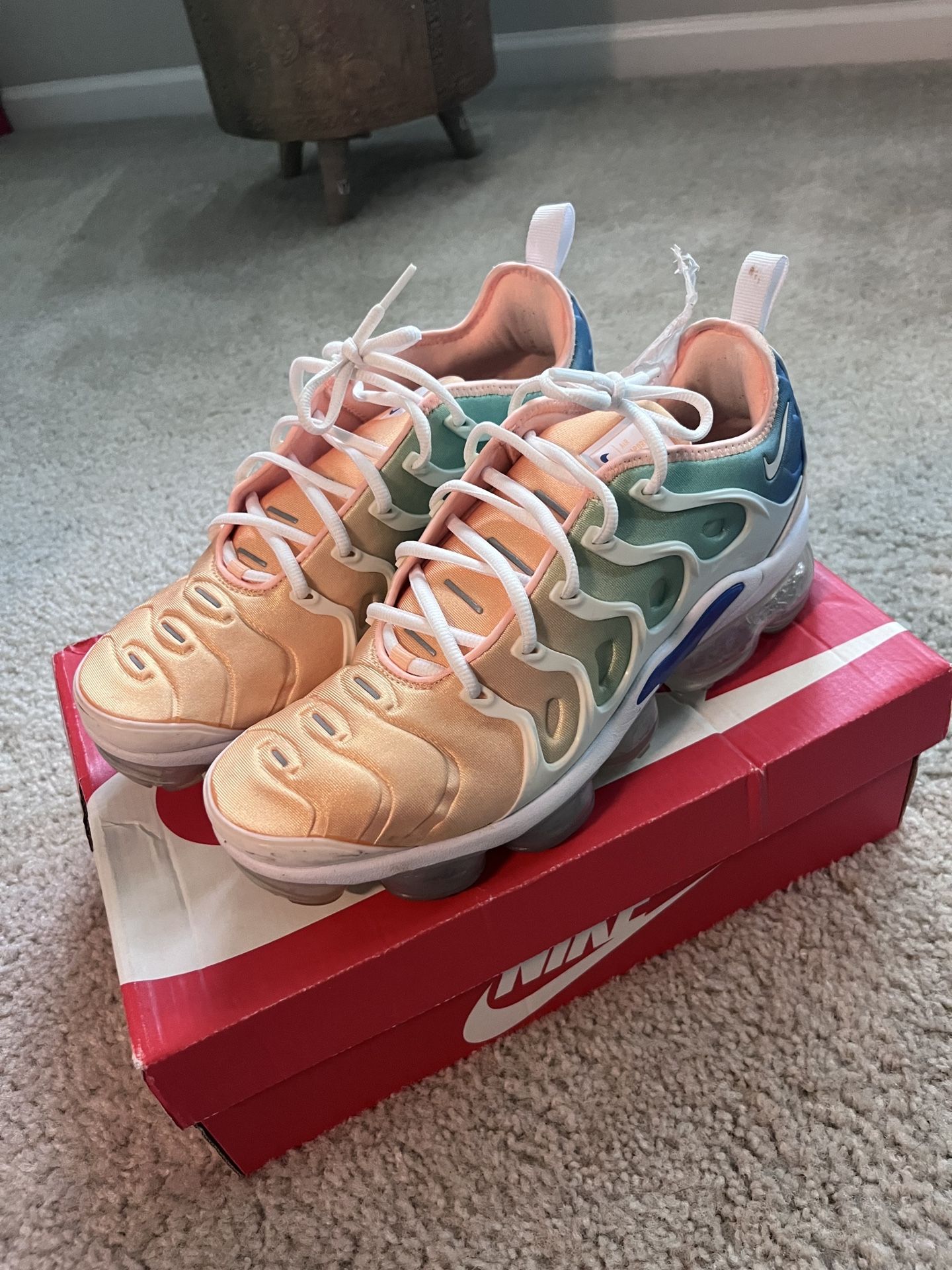 Women’s Nike air vapor max plus, white rainbow  Size 10.5  Used like new