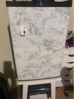 Mini fridge with Freezer