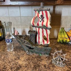 Large Pirate Ship Fish Tank / Aquarium Decoration And Ship Steering Wheel 