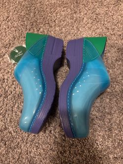 Women size 10 nursing shoes never worn $80