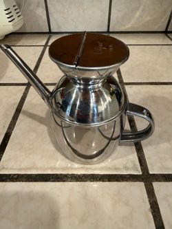 Stainless steel oil pourer