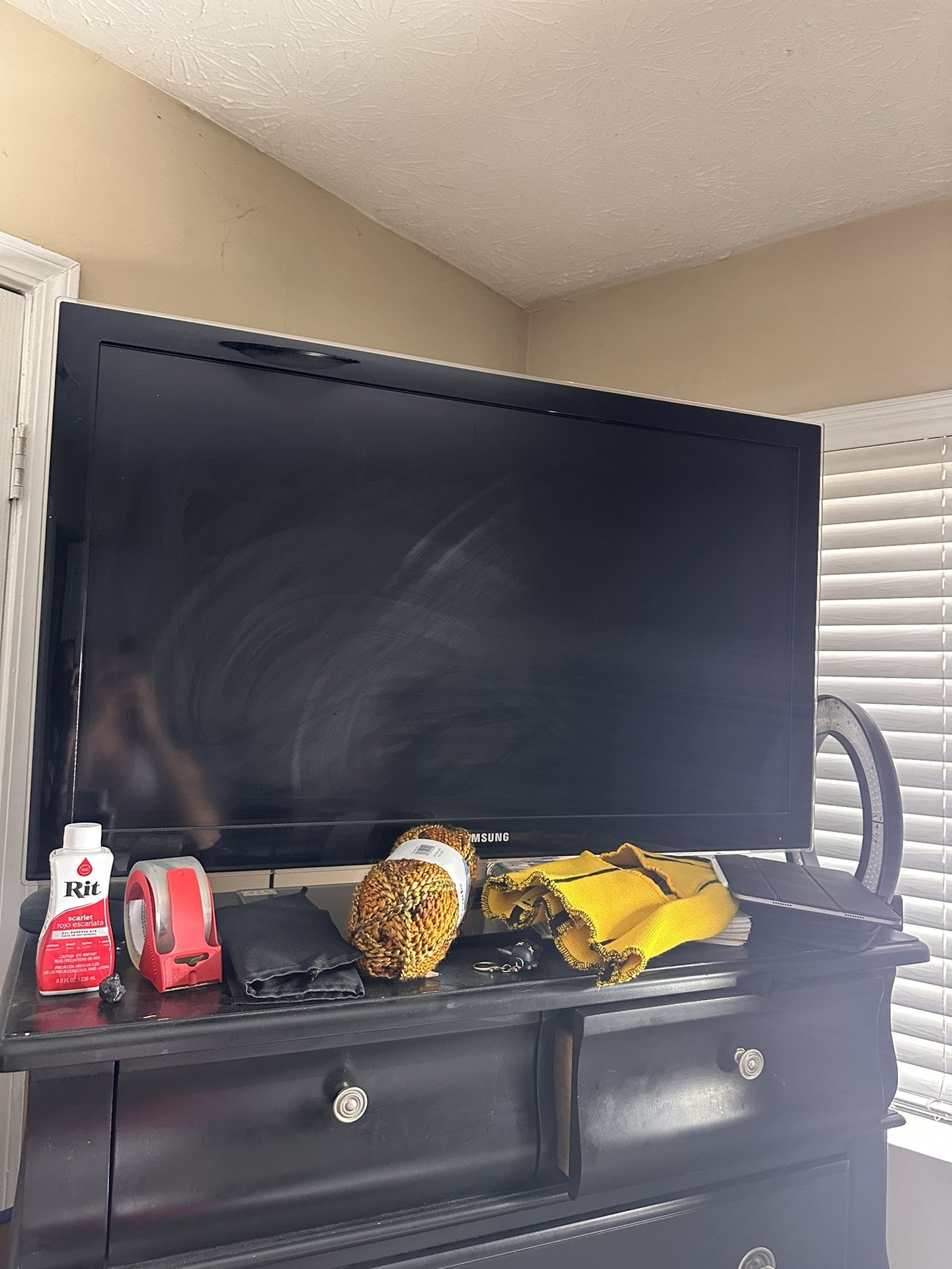 Samsung 37” TV Comes With Fire Stick 