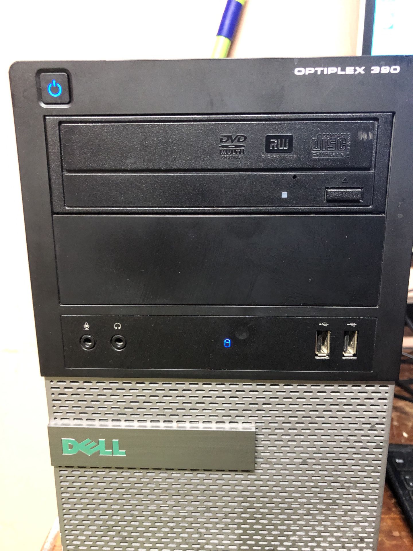 Dell OptiPlex 390 8gb windows 10 tower only