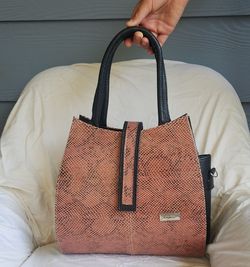 Artesanal snakeskin design vegan leather