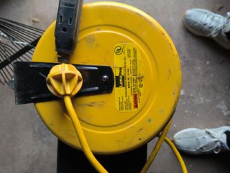 Lumapro 30ft  Retractable extension cord