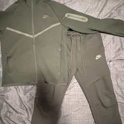 Nike Tech Black Fleece Jacket & Pants