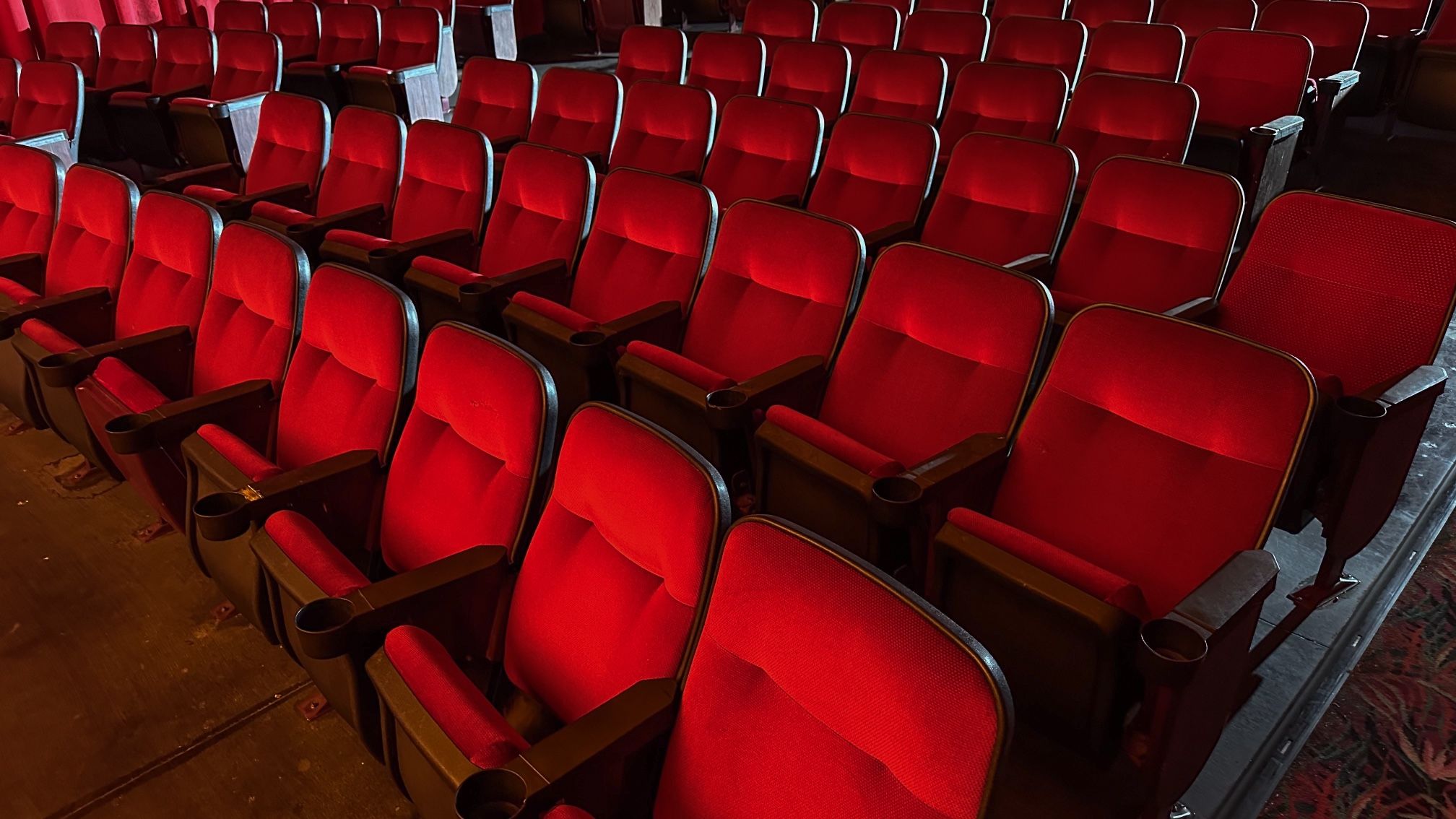 Used THEATER SEATINGt church Performing Arts hall movie cinema seats chairs red