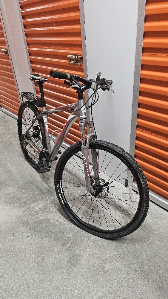 GIANT REVEL Mountain Bike