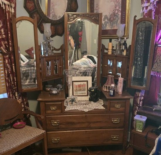 Edwardian Middledrop Dresser