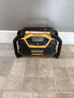 Dewalt DCR028 Jobesite Bluetooth Radio