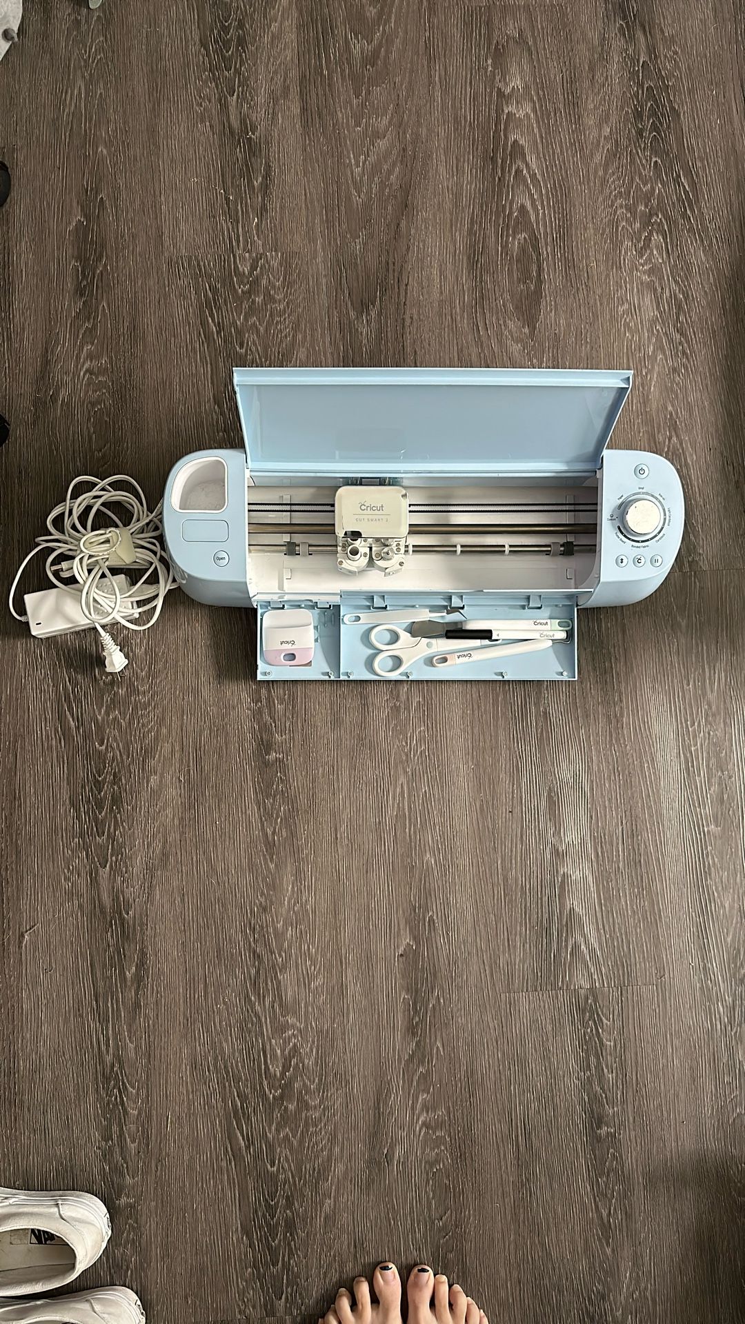 Cricut Explore Air 2 ( With Various Vinyl Rolls)