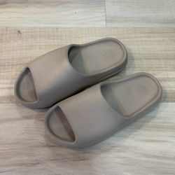 Adidas Yeezy Slides – Bone – Size 10
