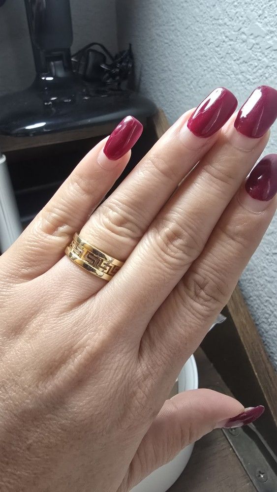 18k Gold Ring Size 8 💯 % Real Gold