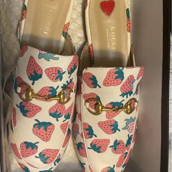 Strawberry Gucci Mules, Mens  Size 9 . With Box and Dust bag